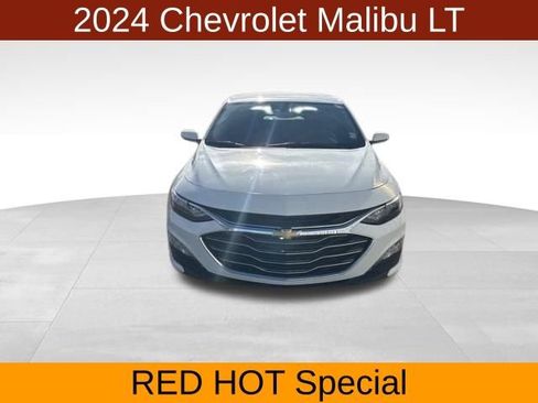 Used 2024 Chevrolet Malibu LT image 2