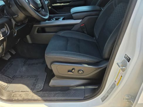Used 2025 RAM 1500 Big Horn AWD/4WD image 18