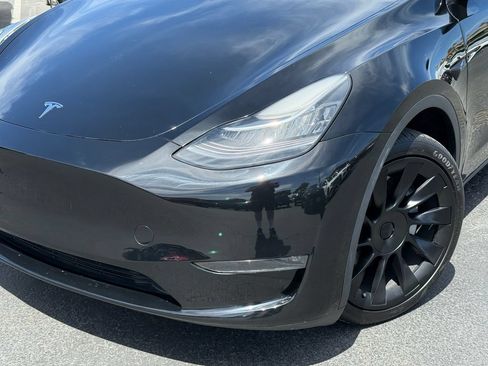 Used 2023 Tesla Model Y Long Range AWD/4WD image 3