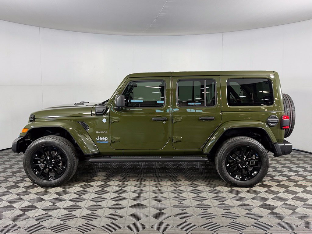 Used 2022 Jeep Wrangler Unlimited Sahara w/ Safety Group AWD/4WD image 10