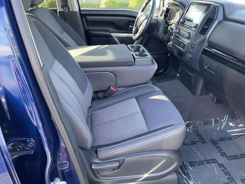 Used 2022 Nissan Titan SV image 41