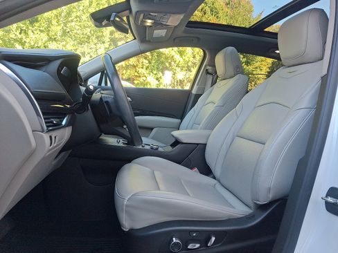 Used 2021 Cadillac XT4 Premium Luxury image 18