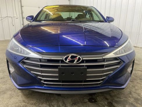 Used 2019 Hyundai Elantra SE image 2