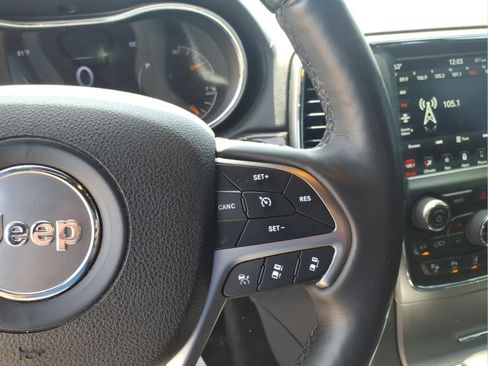 Used 2018 Jeep Grand Cherokee Overland w/ Jeep Active Safety Group AWD/4WD image 16