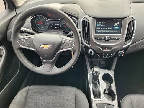 Used 2018 Chevrolet Cruze LT image 27