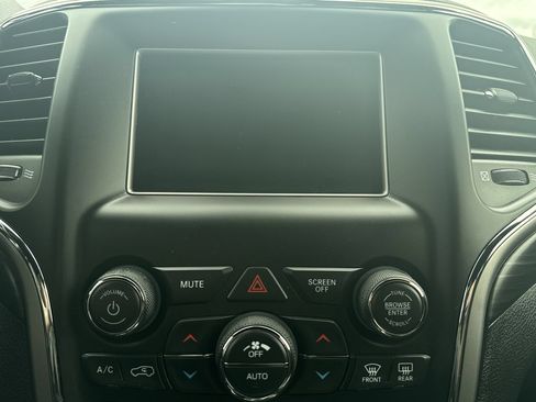 Used 2021 Jeep Grand Cherokee Laredo AWD/4WD image 17