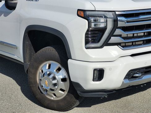 Used 2025 Chevrolet Silverado 3500 High Country w/ Technology Package image 3