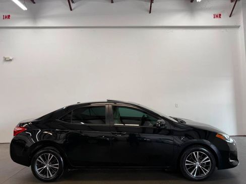 Used 2019 Toyota Corolla LE w/ LE Premium Package w/Moonroof FWD image 2