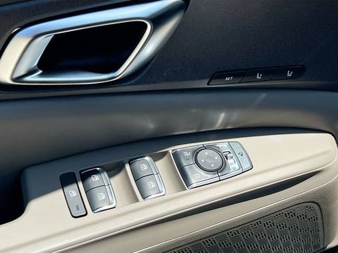 New 2026 Kia Carnival EX FWD image 18