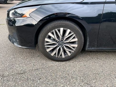 Used 2025 Nissan Altima 2.5 SV FWD image 7