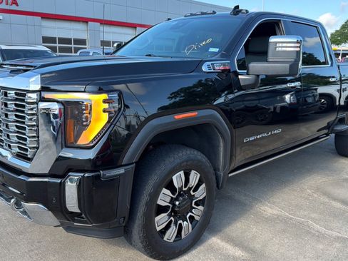 Used 2024 GMC Sierra 2500 Denali w/ Denali Reserve Package AWD/4WD image 1
