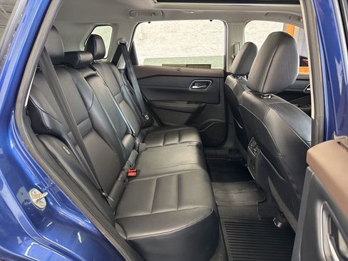 Used 2021 Nissan Rogue SV w/ Premium Package image 42