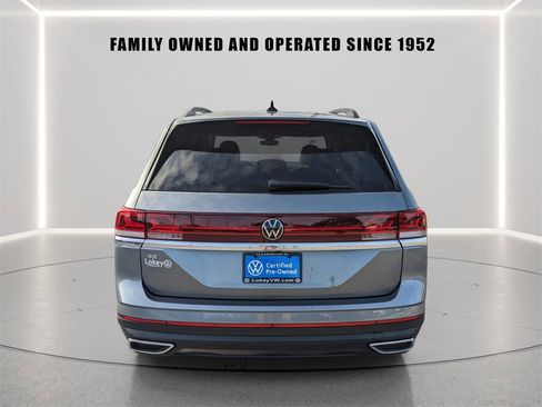 Certified 2024 Volkswagen Atlas SE image 5