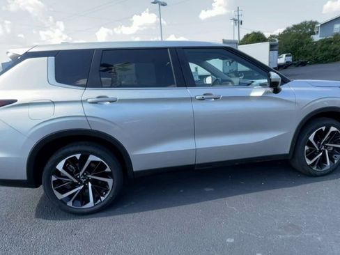 Used 2023 Mitsubishi Outlander SE image 9
