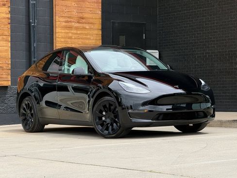 Used 2023 Tesla Model Y Long Range AWD/4WD image 7