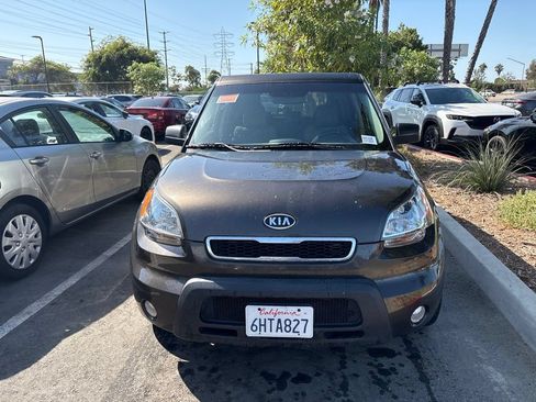 Used 2010 Kia Soul ! FWD image 3