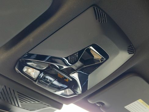 Used 2025 BMW X1 xDrive28i w/ M Sport Package image 19