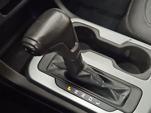 Used 2021 Chevrolet Colorado ZR2 w/ ZR2 Dusk Special Edition image 32