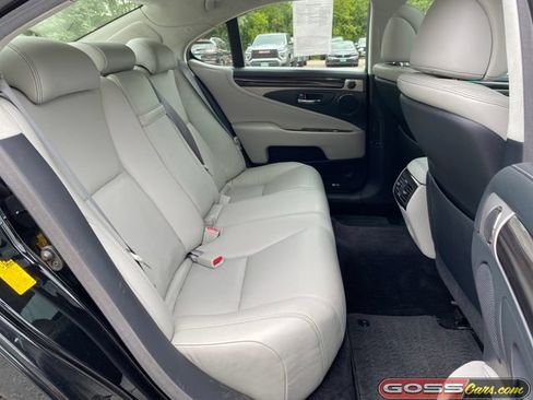 Used 2013 Lexus LS 460 AWD w/ Comfort Pkg image 8