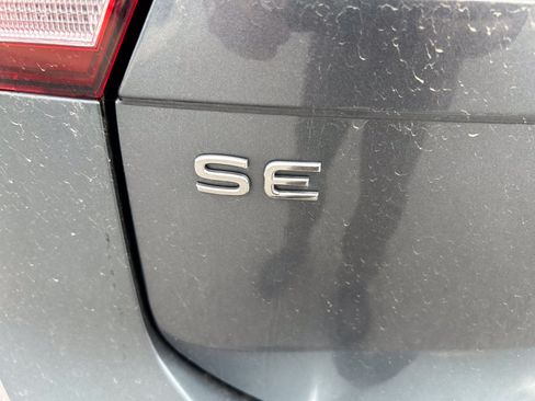 Used 2022 Volkswagen Tiguan SE AWD/4WD image 12