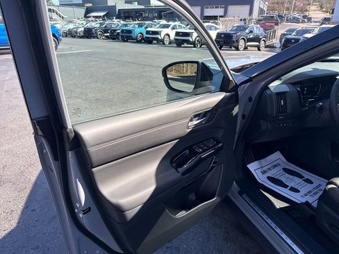 New 2026 Nissan Pathfinder Platinum w/ Cargo Package FWD image 10