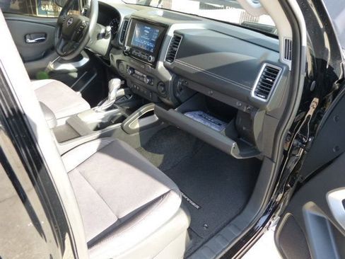 Used 2024 Nissan Frontier SV w/ SV Convenience Package image 21