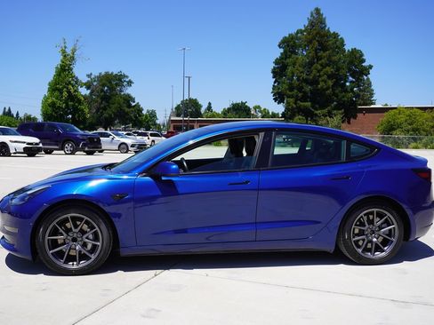 Used 2021 Tesla Model 3 Standard Range Plus RWD image 3