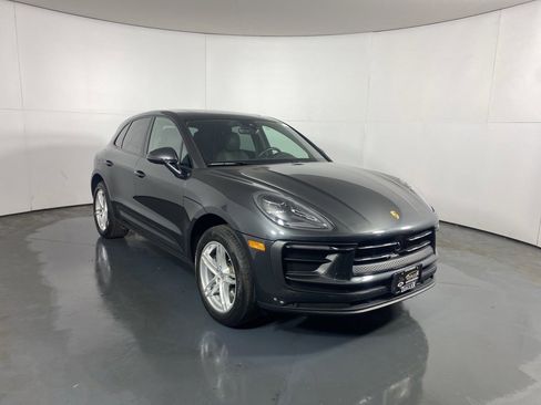 Used 2024 Porsche Macan image 3