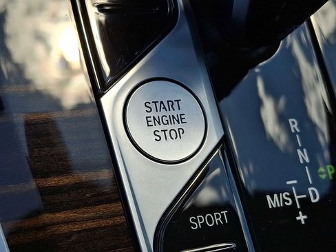 Used 2023 BMW X5 xDrive40i w/ Parking Assistance Package AWD/4WD image 21