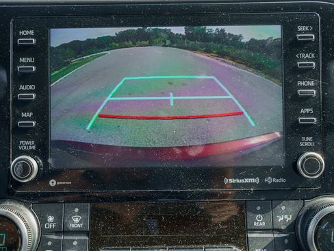 Used 2022 Toyota Highlander LE FWD image 36
