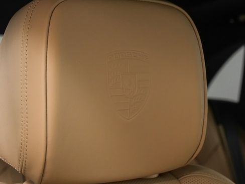 Certified 2025 Porsche Macan image 19