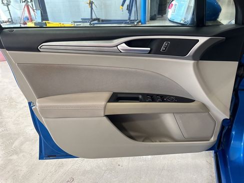 Used 2020 Ford Fusion SE image 17