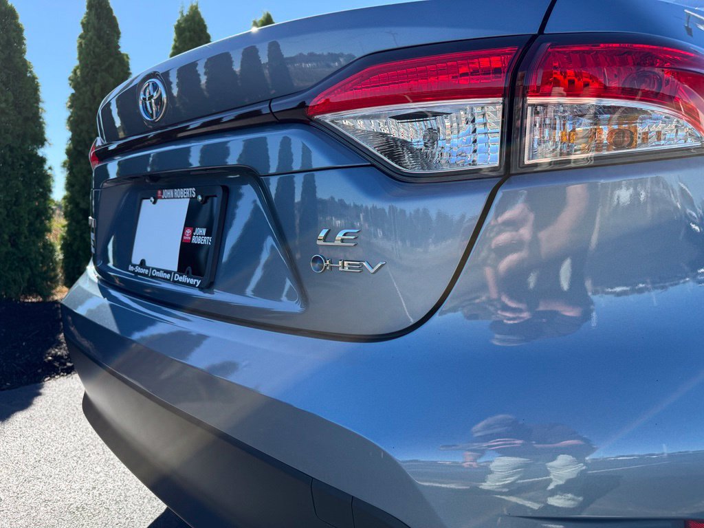 Certified 2025 Toyota Corolla LE FWD image 9