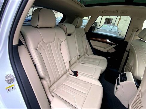 Certified 2023 Audi Q5 e Premium w/ Convenience Package image 20
