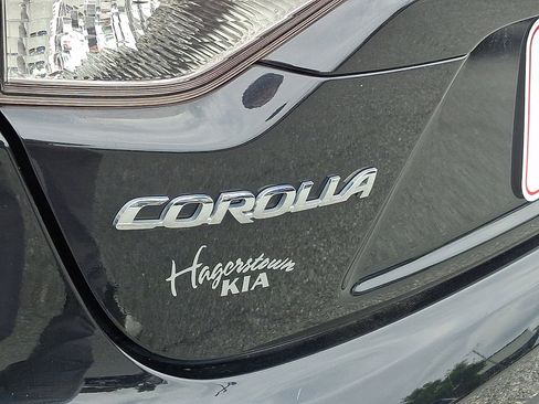 Used 2022 Toyota Corolla LE FWD image 32