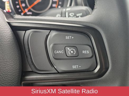 Used 2023 Jeep Gladiator Sport AWD/4WD image 15