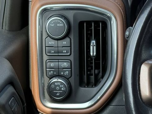 Used 2021 Chevrolet Silverado 1500 High Country w/ Technology Package AWD/4WD image 17