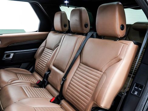 Used 2023 Land Rover Discovery Metropolitan Edition image 17