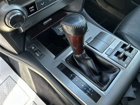 Used 2016 Lexus GX 460 image 17