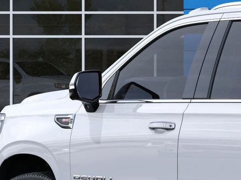 New 2026 GMC Yukon XL Denali w/ LPO, Floor Liner Package image 13