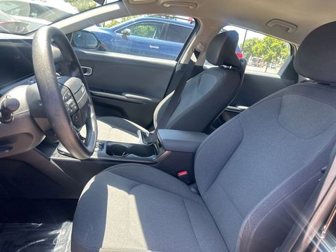 Used 2025 Kia K4 FWD image 10