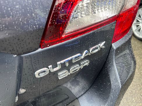 Used 2017 Subaru Outback 3.6R Limited AWD/4WD image 5