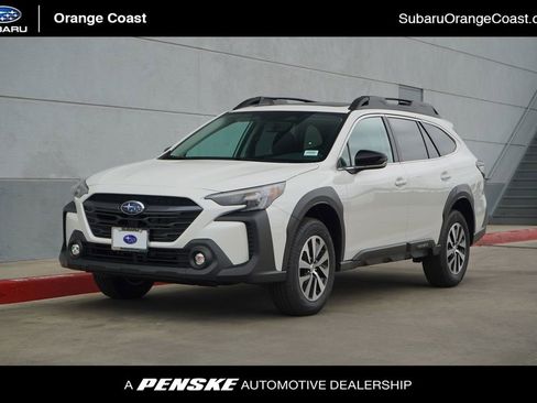 Used 2025 Subaru Outback Premium image 1