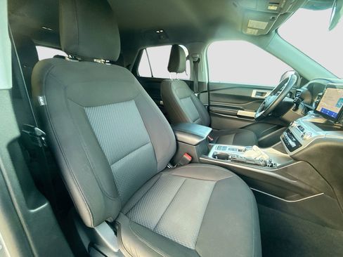 Used 2022 Ford Explorer XLT image 27