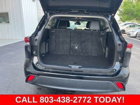 Used 2024 Toyota Highlander XLE AWD/4WD image 34