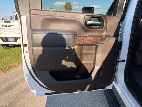 Used 2023 GMC Sierra 2500 Denali w/ Denali Ultimate Package image 17