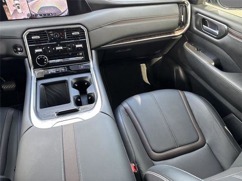 Used 2025 Nissan Armada SL w/ Captain's Chari Seat Package RWD image 16