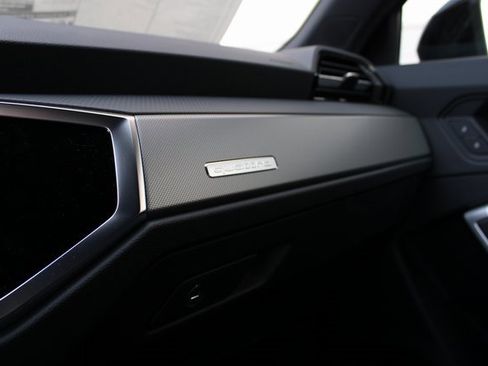 New 2025 Audi Q3 2.0T Premium image 9