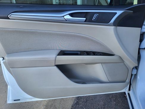 Used 2020 Ford Fusion SE image 11