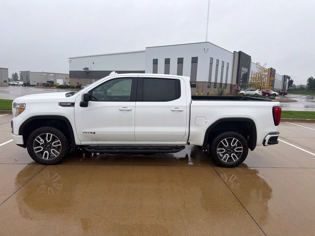Used 2022 GMC Sierra 1500 AT4 w/ AT4 Premium Package AWD/4WD image 4